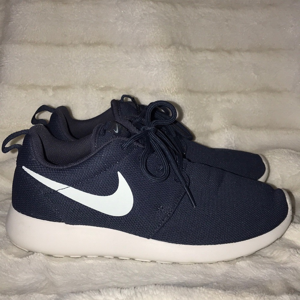 Practically new coed light blue nike roshes